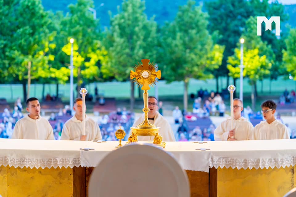 Меджугор'є у жовтні. Час тиші. Прослава